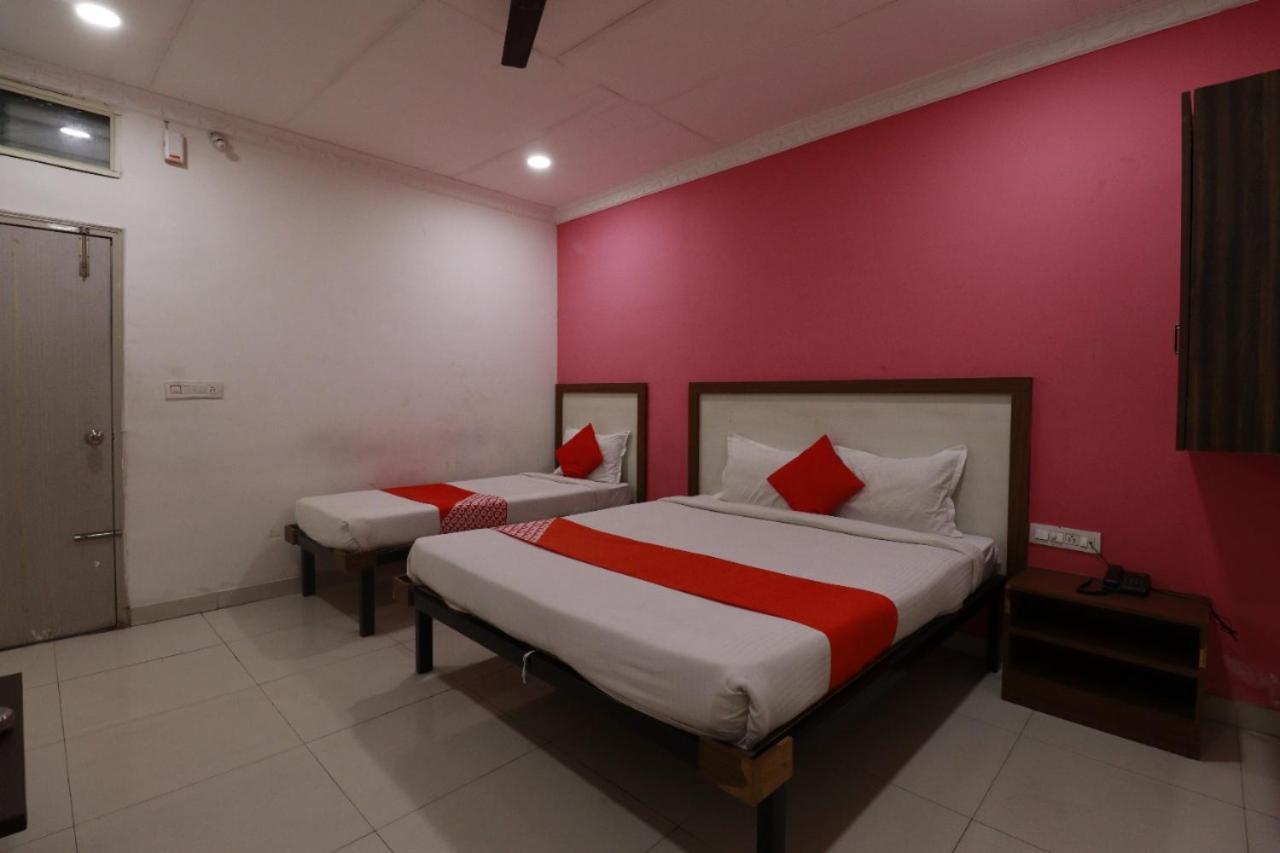Hotel Abhimani Inn Бангалор Екстериор снимка