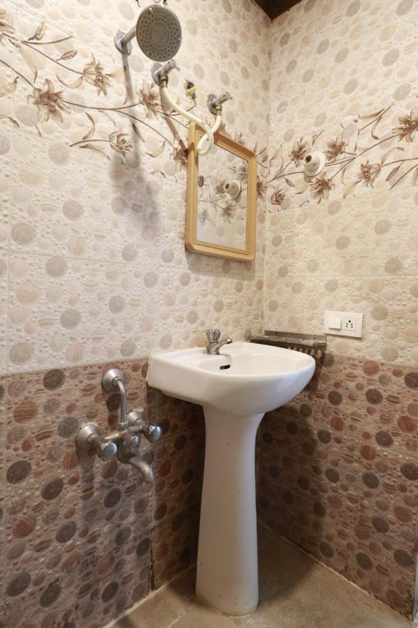 Hotel Abhimani Inn Бангалор Екстериор снимка