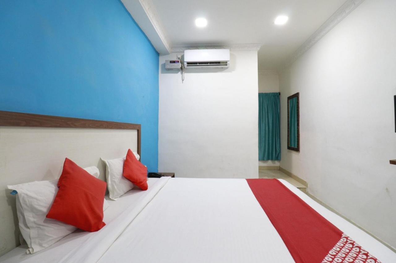 Hotel Abhimani Inn Бангалор Екстериор снимка