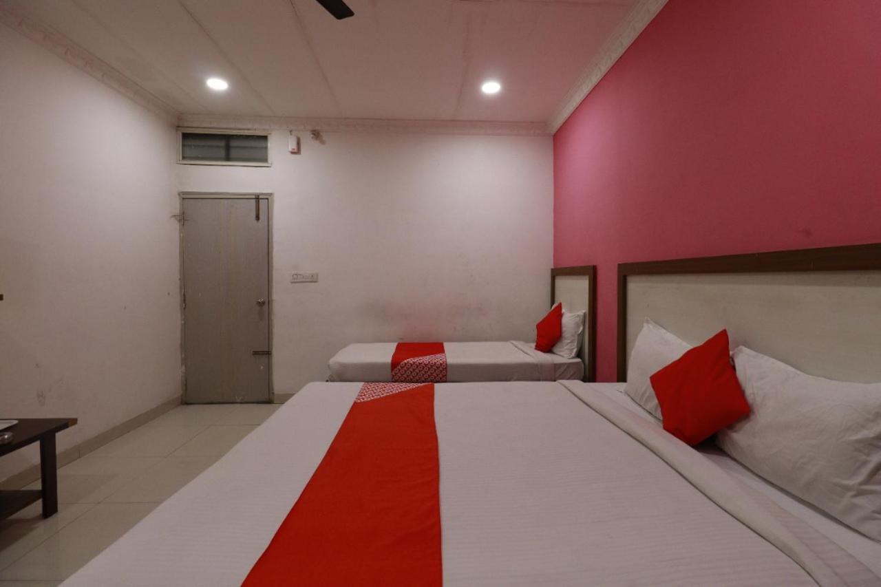 Hotel Abhimani Inn Бангалор Екстериор снимка